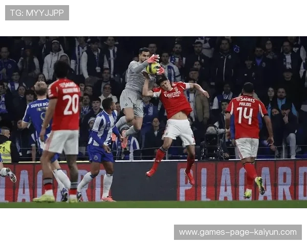 波尔图塔雷米背身做球后怒射得手巨龙球场疯狂震动